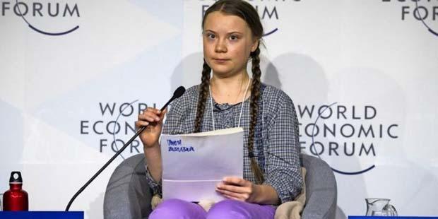Ihre Worte sind eine Anklage: Die 16- Jährige Schwedin Greta Thurnberg redet beim Weltwirtschaftsforum in Davos der versammelten Polit-Elite schonungslos ins Gewissen.