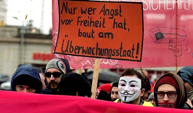 Tausende Menschen haben am 26. Januar in Dresden gegen das neue sächsische Polizeigesetz demonstriert. Aus der Mitte des Demostrationszuges war nicht der Anfang und nicht das Ende zu sehen.