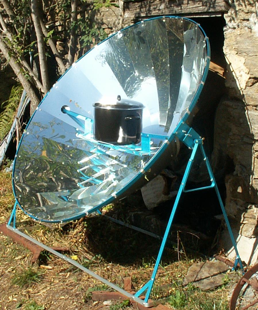 SOLARKOCHER Spiegel konzentrieren die Sonnenstrahlen auf einen dunklen Behälter Vorteile: Unabhängig von Brennstoff CO 2 -neutral