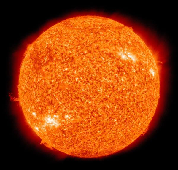 SONNE sendet Strahlung aus (Sonnenstrahlung, Solarstrahlung) höchste Intensität im Bereich des sichtbaren