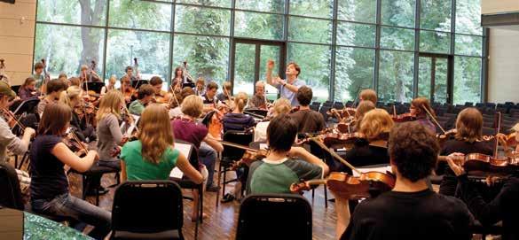 DER RICHTIGE RAUM FÜR DIE MUSIK Die Landesmusikakademie Niedersachsen bietet eine Vielzahl von Möglichkeiten. Die Räumlichkeiten reichen von der Übezelle bis hin zum großen Orchestersaal.