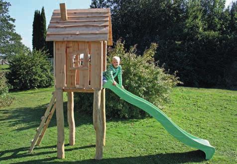 Einzelturm zu einer Spielanlage ausbauen. Größe der Spielanlage ca. 430 cm x 90 cm (ohne Rutsche), Sicherheitsbereiche lt. Aufbauplan, 2 x Spielturm (Art.-Nr.