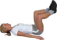 Rückenlage, Hüfte und Knie sind rechtwinklig gebeugt. Durch Anspannen im Bauch wird die Lendenwirbelsäule auf den Boden gedrückt. Die Arme liegen neben dem Körper auf dem Boden auf (s. Abb 1).