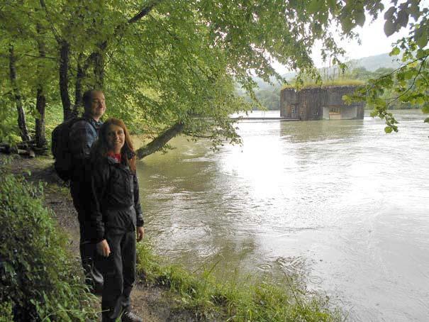 stehenden Wasser eines Seitenarms des Rheins oder ein.