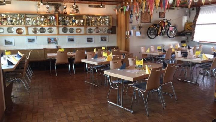 Karfreitag Zahlreiche Besucher fanden den Weg zum traditionellen Fischessen am Karfreitag ins Clubhaus des MSC Puma Kuppenheim.