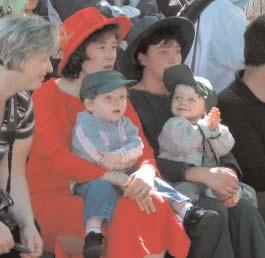 2. August 2004 Linkselbischer Bote 15 Aus unseren Kindereinrichtungen Ein Tag mit dem Ampelmännchen Rundum war es ein gelungenes Fest.