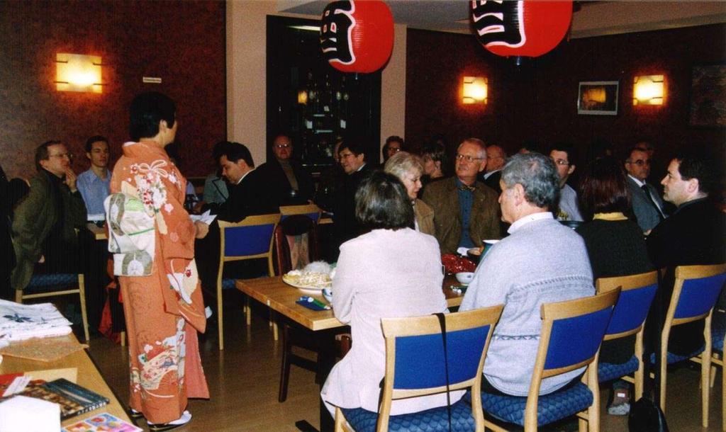 Deutsch-Japanische Gesellschaft Karlsruhe e.v. RUNDBRIEF FRÜHLING 2004 Shinnenkai im Restaurant SHOGUN 18.