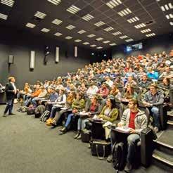 Der Bachelorstudiengang EVENTMANAGEMENT UND -TECHNIK Eventmanager/innen müssen sich in ihrem Berufsalltag sowohl mit der betriebswirtschaftlichen Seite einer Veranstaltung inklusive Marketing- und