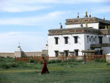9. Tag: Kara Khorum die alte Hauptstadt Heute verabschieden Sie sich von den Pferden und fahren nach Kara Khorum, der alten Hauptstadt des Mongolenreiches, eingebettet im weiten Tal des Flusses