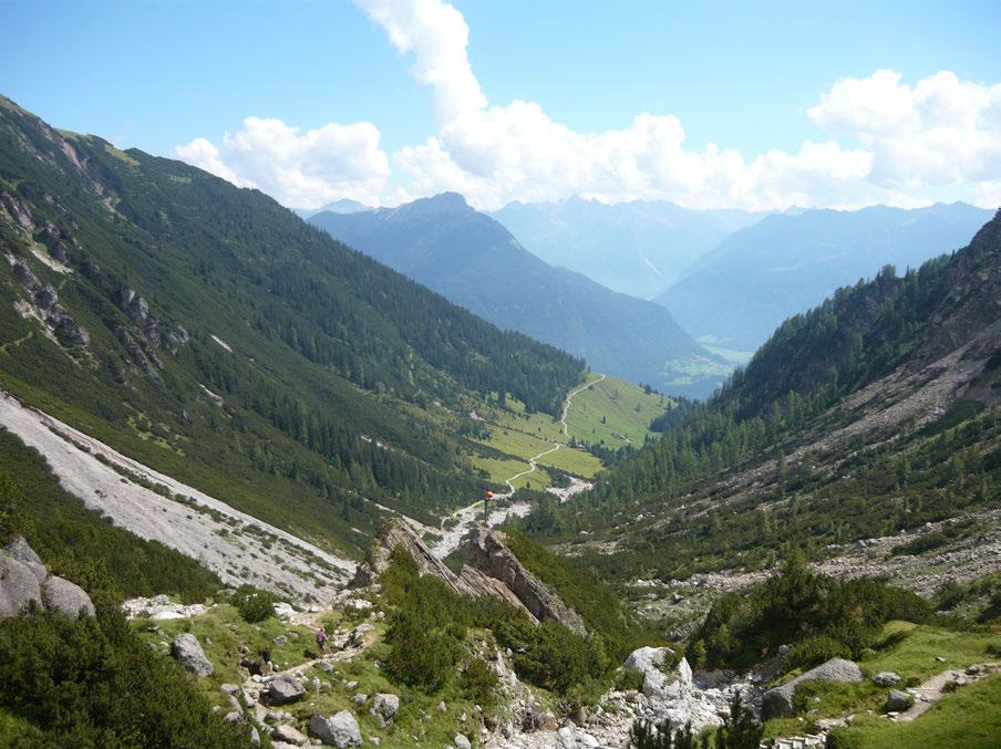 Nach einer erfrischenden Eispause bringt uns ein Bus ins Pitztal, wo die Übernachtung in der Pension des Hotels Mittagskogel in Mandarfen gebucht