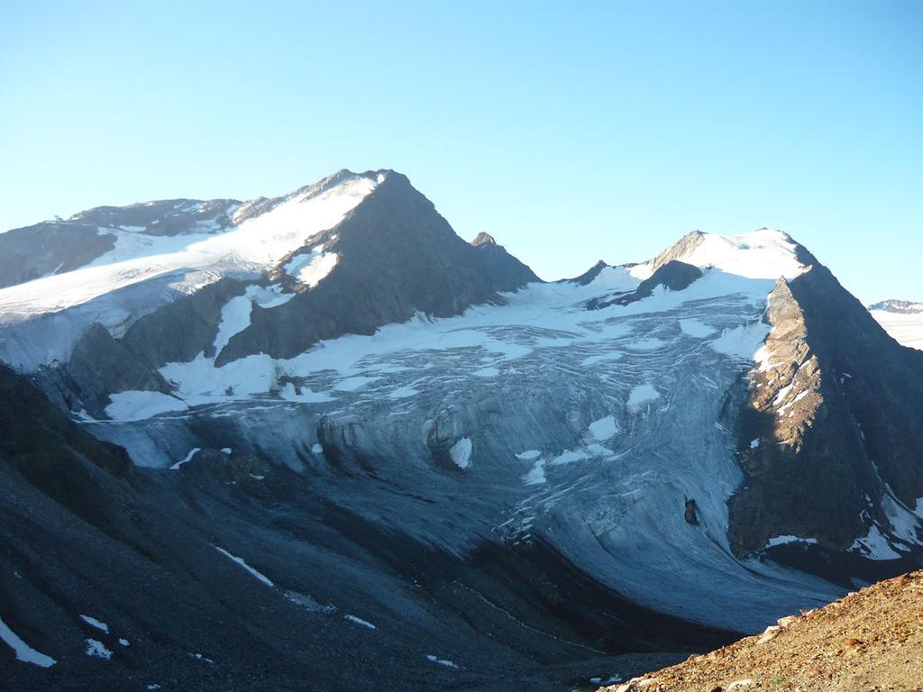 5. Tag Braunschweiger Hütte-Vent Aufstieg 300 m, Abstieg 1.100 m, Länge ca. 13 km Nach einmaliger Hüttennacht, aber mit wenig Schlaf, starten wir am Morgen um 6:00 Uhr zum Frühstück.