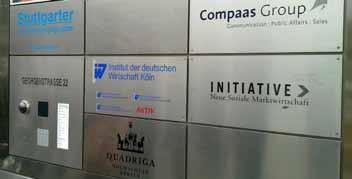 Rund um den Reichstag haben sich eine Vielzahl von Unternehmensrepräsentanzen, Verbandsbüros, PR-Agenturen und anderen Lobbystützpunkten angesiedelt.