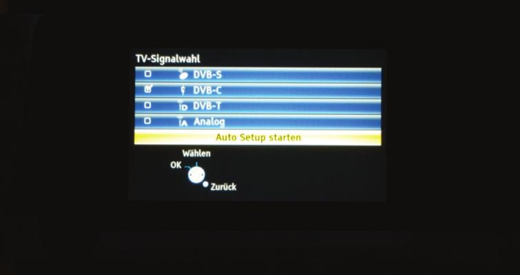 Schritt 7 Wählen Sie im Menüpunkt «TV-Signalwahl» die Option «DVB-C» aus. Es erscheint ein Haken.