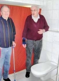 JUST erhielt Behindertentoilette Auf Initiative des VdK-Ortsverbandes I Sondershausen, welcher sich regelmäåig im Jugendclub des Jugend- und SchÇlertreff JUST trifft, insbesondere des