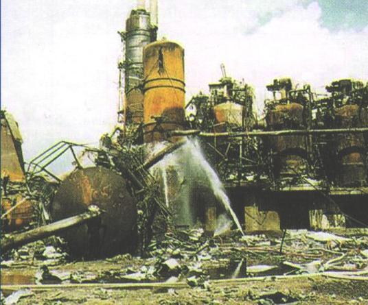 Flixborough (UK): Störfall 1.06.1974 Brand & Explosion Prozessanlage 28 Tote 36 Verletzte Umwelt- und Sachschäden Quelle: http://www.aiche.