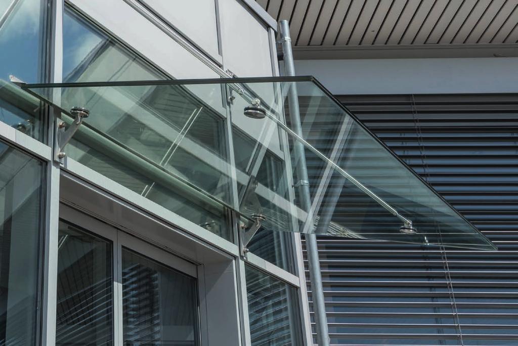 KOMPLETTSET FÜR gibt es in den Ausführungen 2-, 3- und 4-Spanner, so dass sich dieses Glasvordachsystem für verschiedenste Anwendungsbereiche eignet.
