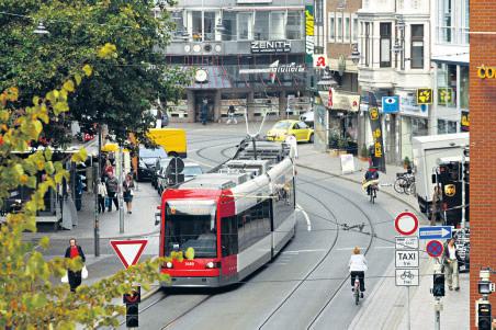 Die besonders abgasarmen EEV-Motoren (EEV = Enhanced Environmental Friendly Vehicle; besonders umweltfreundliches Fahrzeug) übertreffen den Euro- 5-Standard, der ab 2009 für Neuzulassungen gilt.