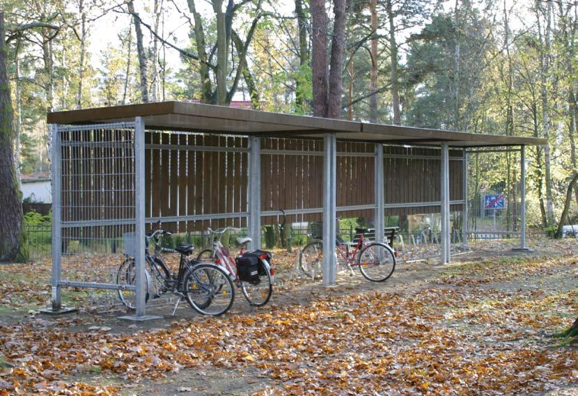 einseitig, 3 x 1 Feld, Rückwand Stahlblechpaneele verkürzt, Seitenwände Rankgitter, Stahlkonstruktion