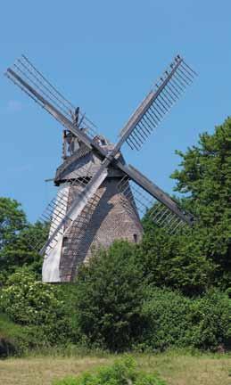 Valentins Mühle von aussen restauriert Die Mitarbeiter des Mühlenbauhofes, unter der Leitung von Friedrich Rohlfing, haben an der über 150 Jahre alten Windmühle umfangreiche Restaurierungsarbeiten