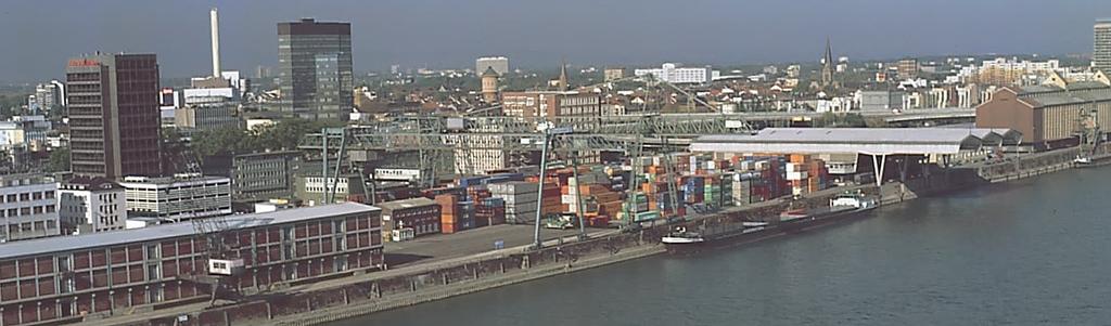 Industrie- und Hafenflächen Lage am Fluss