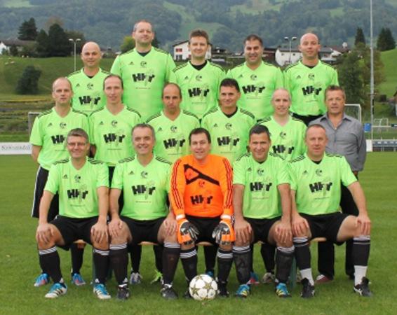 Ein neues Dress für das Ibächler Veteranen-Team Die Veteranen des FC Ibach spielen seit dieser Saison erfolgreich in einem neuen Dress.