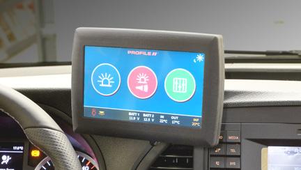 Der Fahrer sieht alle Funktionen auf einem Blick Da sich der Fahrer voll und ganz auf den Verkehr und das sichere Fahren konzentrieren muss, sind die wichtigsten Fahrzeugdaten und Funktionen auf dem