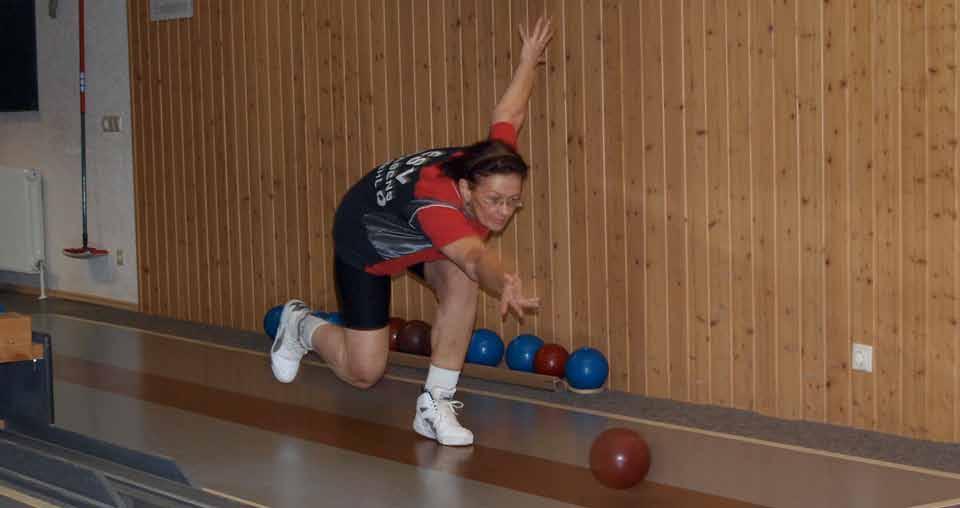 10 Bundesliga 120 Wurf Frauen Glücklicher Sieg für Bamberg Schrezheim gewinnt nur knapp ESV Pirmasens SKK Helmbrechts 7:1 (13:11, 3212:3162) Im Starttrio wurde jedes Duell nach 2:2-Satzpunkten über