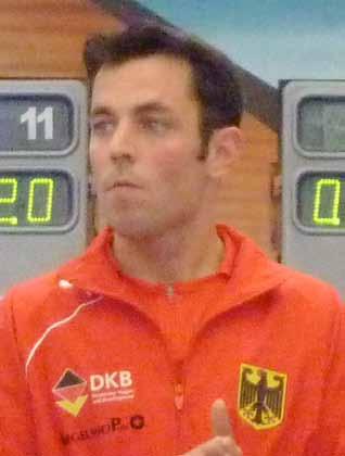 Mit Patrick Franziska, Jugend-Europameister von 2010, Rollstuhl-Tischtennisspieler Werner Burkhardt und weiteren Athleten warten starke Gegner an der Tischtennisstation auf die Gäste.