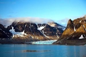 Longyearbyen): 29.07. - 13.08.2019 Der Archipel im hohen Norden Europas verzaubert mit wunderschönen Polarlandschaften und bietet beste Chancen zur Beobachtung der arktischen Tierwelt.