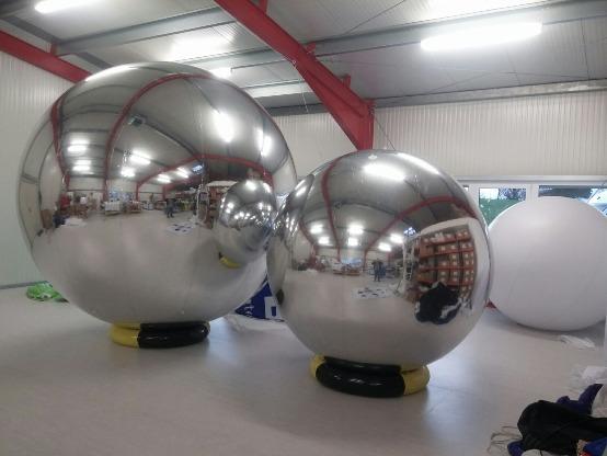 Spiegelbälle / Mirror balls Wir liefern Spiegelbälle in mehreren Größen.