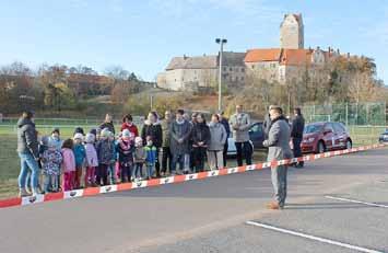 Auenlandschaft und wirkt der Entstehung wilder Parkplätze entgegen.