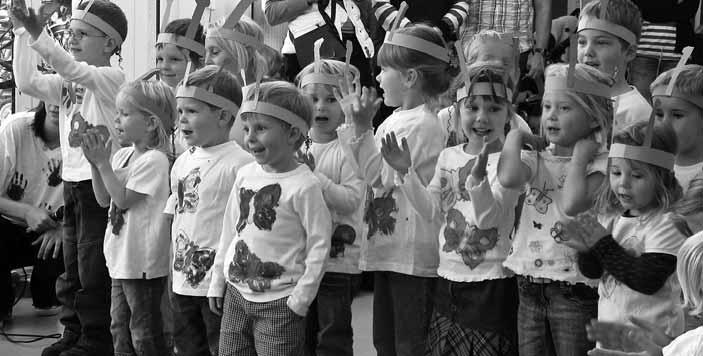 (mk) Zum Kennenlernfest lud die Kita Sonnenschein Ende September alle Kinder und deren Eltern ein. Bei Tanz und Musik stellten sich zunächst die einzelnen Gruppen vor.