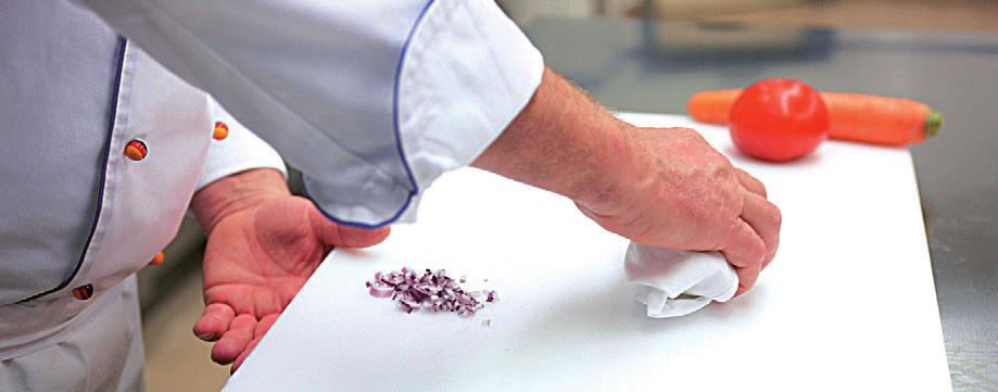 3. Schneidunterlage Ungeeignete Schneidunterlagen aus Porzellan, Glas oder Metall lassen ein Messer schnell stumpf werden.