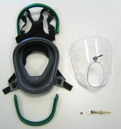 WARTUNG Maske Advantage AirElite Alte Sichtscheibe entfernen (1) Maske wie vor in Kap. 5 beschrieben demontieren, Innenmaske mit dem Anschlussstück aus der Maske herausnehmen.