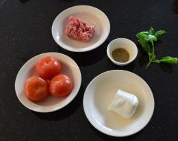Fine cooker einfetten und die gefüllten Tomaten bei
