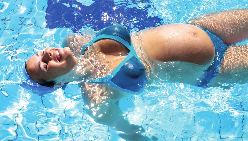 Die schaukelnden Bewegungen im Wasser wirken sich positiv auf das Ungeborene aus und störende Geräusche werden abgeschirmt. Der Kurs bietet eine optimale Ergänzung zum Geburtsvorbereitungskurs.