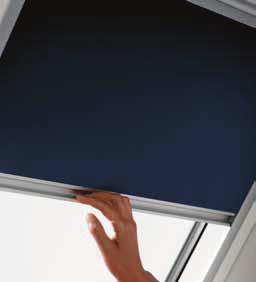 solarbetriebenen Lösungen wählen. Manuelle Bedienung Unsere manuell bedienten Hitze- und Sonnenschutzprodukte eignen sich optimal für in Reichweite liegende Dachfenster.