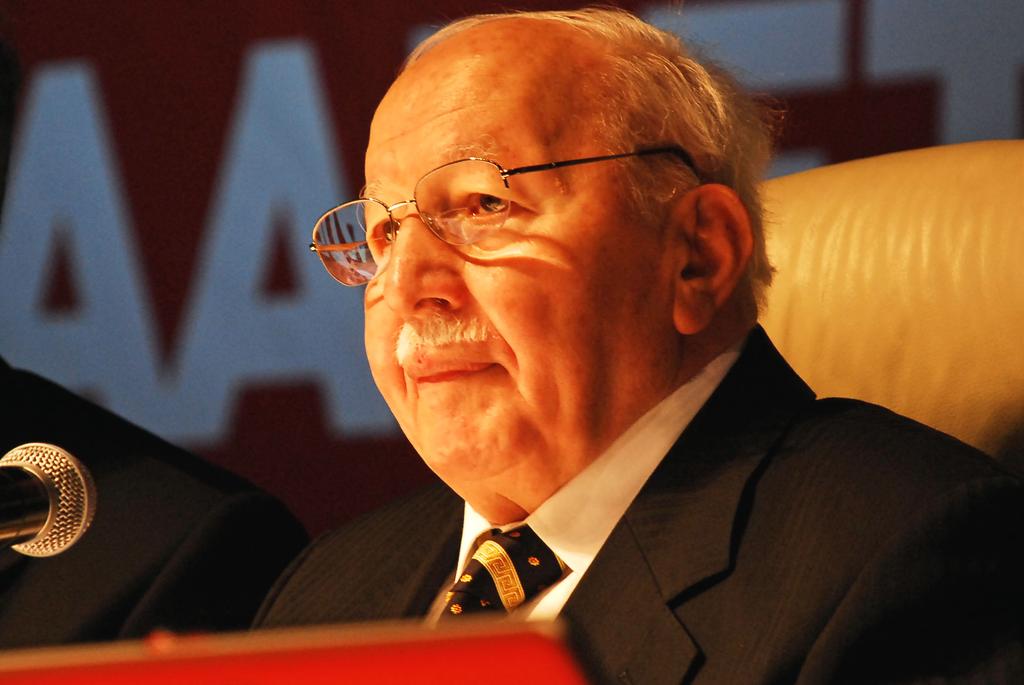 Necme[n Erbakan (1926-2011), Führer der Milli Görüş-Bewegung und zugleich Führer von Milli Nizam Par>si Milli Selamet Par>si Refah Par>si Fazilet Par>si Saadet Par>si =