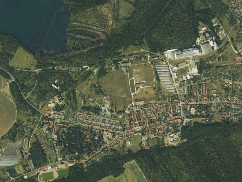 Zschornewitz Beschreibung Der Standort befindet sich in der Gemeinde Zschornewitz, nahe Dessau in Sachsen-Anhalt. Er ist teilweise von ehemaligen Bergbauflächen und Industrieobjekten umgeben.