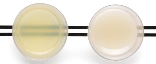 Der In-vitro-Test zeigt den Effekt der Aessencio-Technologie: Die schwarzen Linien unter Tetric EvoFlow Bulk Fill sind vor der Polymerisation deutlich zu sehen.
