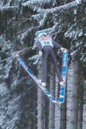 Eilenburger Skispringer schon gut in Form Foto: privat Julina Kreibich bei ihrem Sprung auf 44 Meter. Drei Eilenburger Skispringer machten sich auf den Weg nach Schmiedefeld am Rennsteig.
