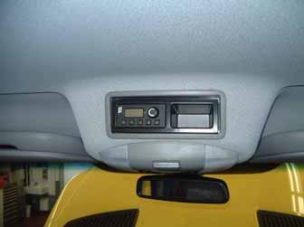 Bedienelement Die Moduluhr oder EasyStart T befindet sich im Fahrzeuginnenraum, in der Dachkonsole über Innenraumleuchte.