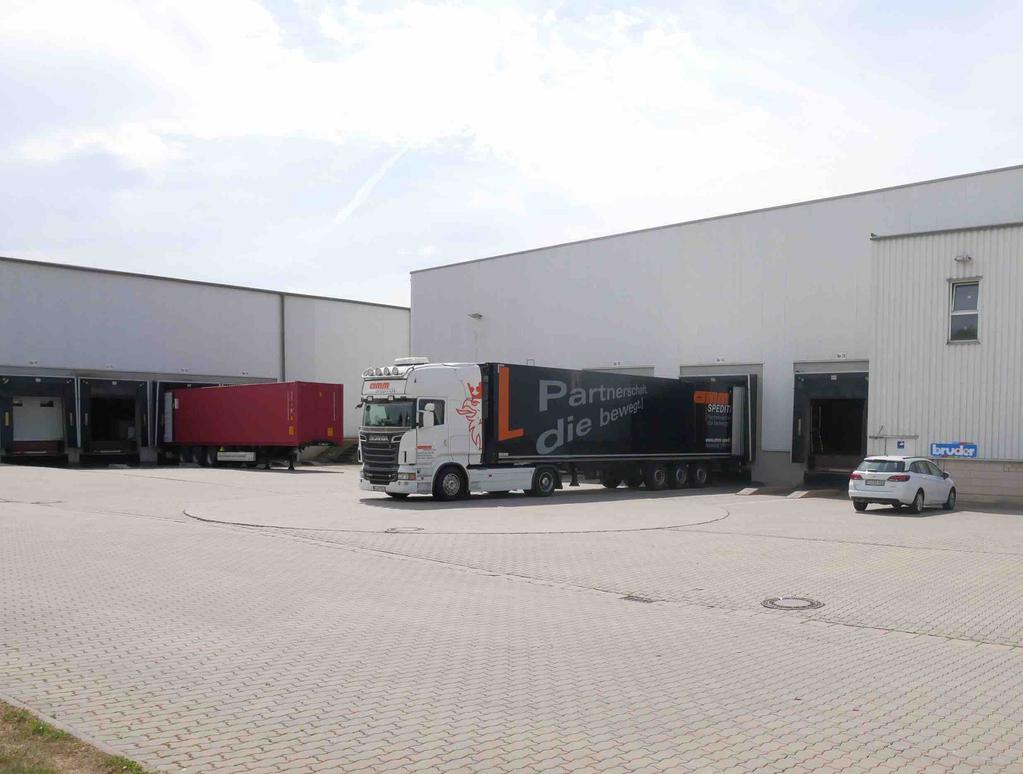 Bild 2 Die neu angemietete Lagerhalle in Veitsbronn dient BRUDER als Nachschublager für Versand und Produktion. Auf 20.