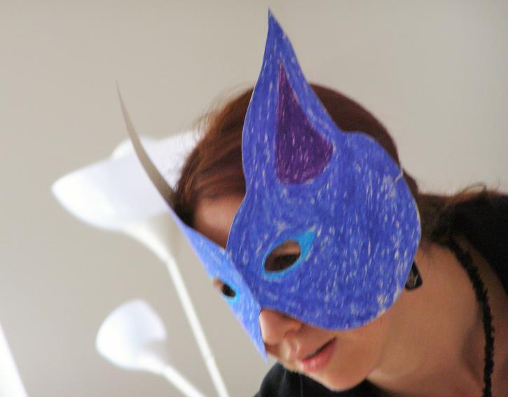 Seminar 5 Verwandlungs-Lust Masken-Spiel mit anderen Frauen 8 Eine Maske selbst gestalten. Hinter einer Maske sein. Mit einer Maske spielen und auf andere zugehen.