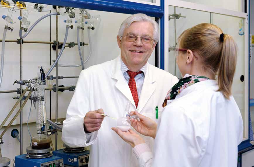 Er ist ein Pionier der Wissenschaft: Prof. Dr.rer.nat. Dieter Enders, Inhaber des Lehrstuhls für Organische Chemie I, forscht auf den Gebieten der Asymmetrischen Synthese und der Organokatalyse.