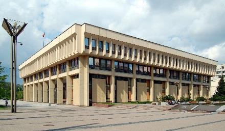 Besichtigung der Annenkirche, einer der eigenwilligsten Sakralbauten des Spätmittelalters und des beeindruckenden Universitätskomplexes aus dem 16. Jh 12.00 14.