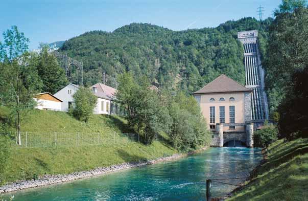 Wasserkraft hautnah: das Informationszentrum Die besondere Lage in den bayerischen Voralpen, die wunderschöne Umgebung und die faszinierende Anlage ziehen jährlich viele tausend Besucher an.