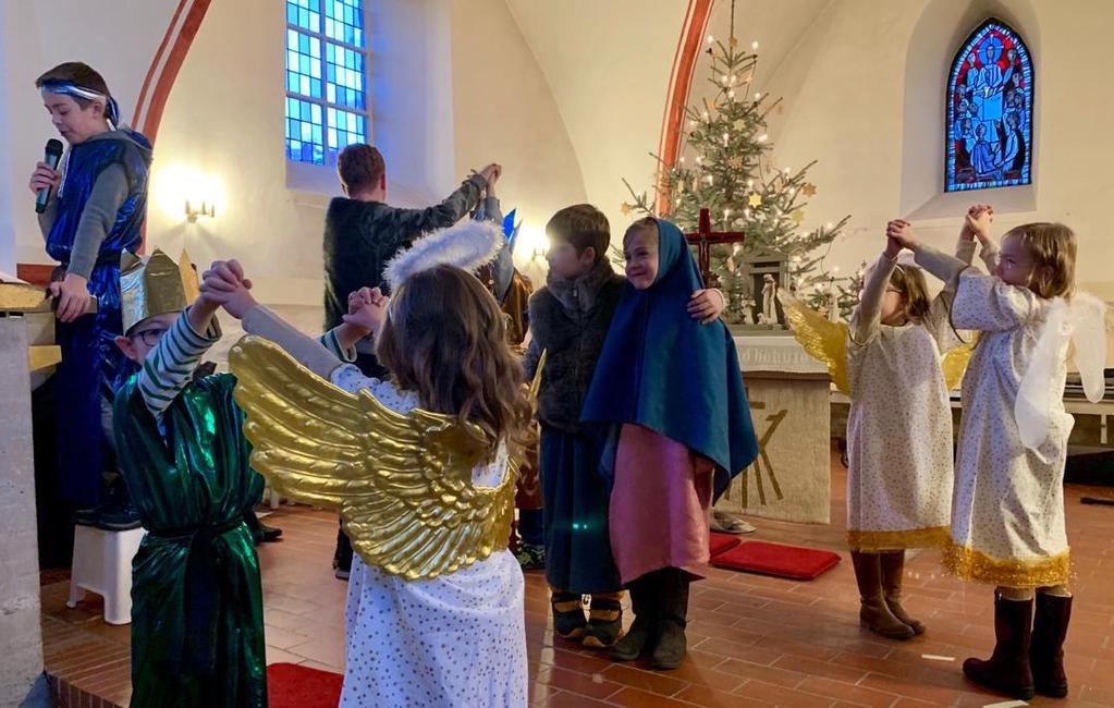 Krippenspiel 2018 in Bruchmachtersen Auch dieses Weihnachten gab es am 24.12. wieder ein Krippenspiel für Jung und Alt in unserer Gemeinde.
