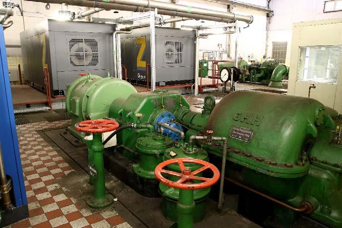 Ölfrei verdichtende Turbokompressoren versorgen Glasproduktion mit 3,5 bar 7/10 Der grüne GHH-Kompressor von 1938 ist noch funktionstüchtig.
