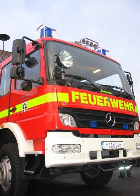 Ausrüstung Fahrzeuge Die Freiwillige Feuerwehr Espelkamp verfügt zurzeit über 21 Einsatzfahrzeuge, sowie drei Anhänger mit feuerwehrtechnischer Beladung. Kennz.